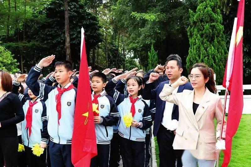 明朝奇人万户：自己研究火箭，绑了47个飞行器，成功将自己送上天